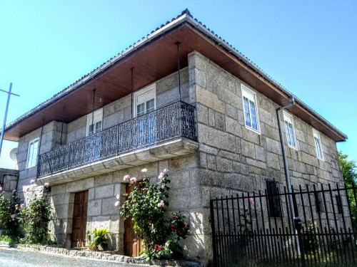 House in Carballeda de Avia - image 1